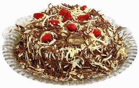 TORTA ALEMÃ DE AVELÃ COM CHOCOLATE